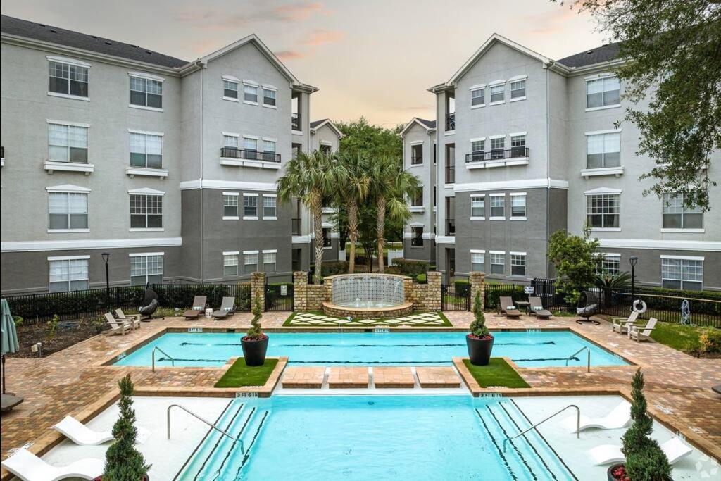 Devine Livings At Hermann Park Apartamento Houston Exterior foto